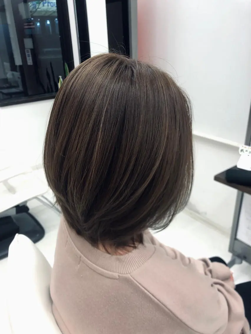 ミディアム カラー 小松 瑞季のヘアスタイル