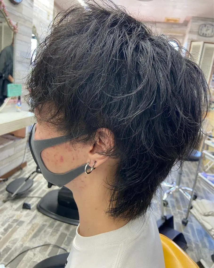 ミディアム パーマ メンズ マッシュウルフ マッシュ メンズウルフカット ウルフカット カット パーマ 大坪 拓斗のヘアスタイル