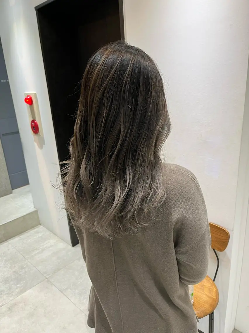 セミロング アッシュ 髪質改善 ヨシンモリ 韓国風ヘア トリートメント ヘアカラー トリートメント 🌈外国風ハイライト こうたろうのヘアスタイル