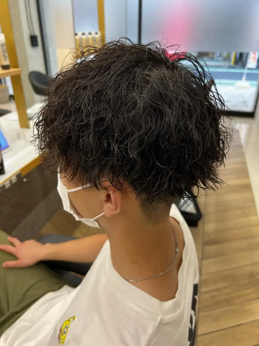 ショート パーマ メンズ メンズパーマ 波巻きパーマ スパイラルパーマ 🏅メンズ特化 ヤマクラ タイキのヘアスタイル