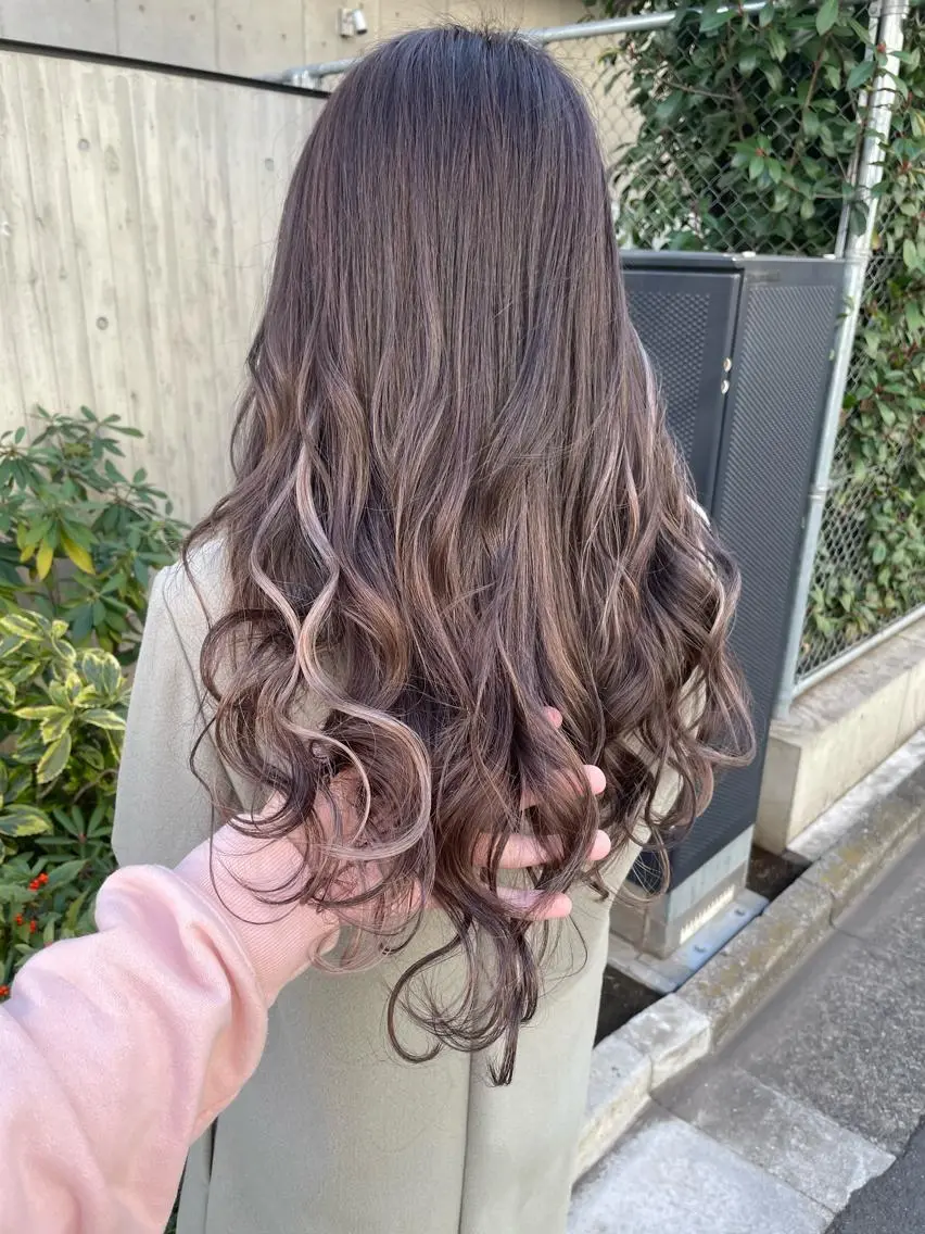 ロング カラー ブリーチ 透明感カラー グレージュ ハイライトカラー イルミナカラー Loob.TOKYO MIYA🌈のヘアスタイル