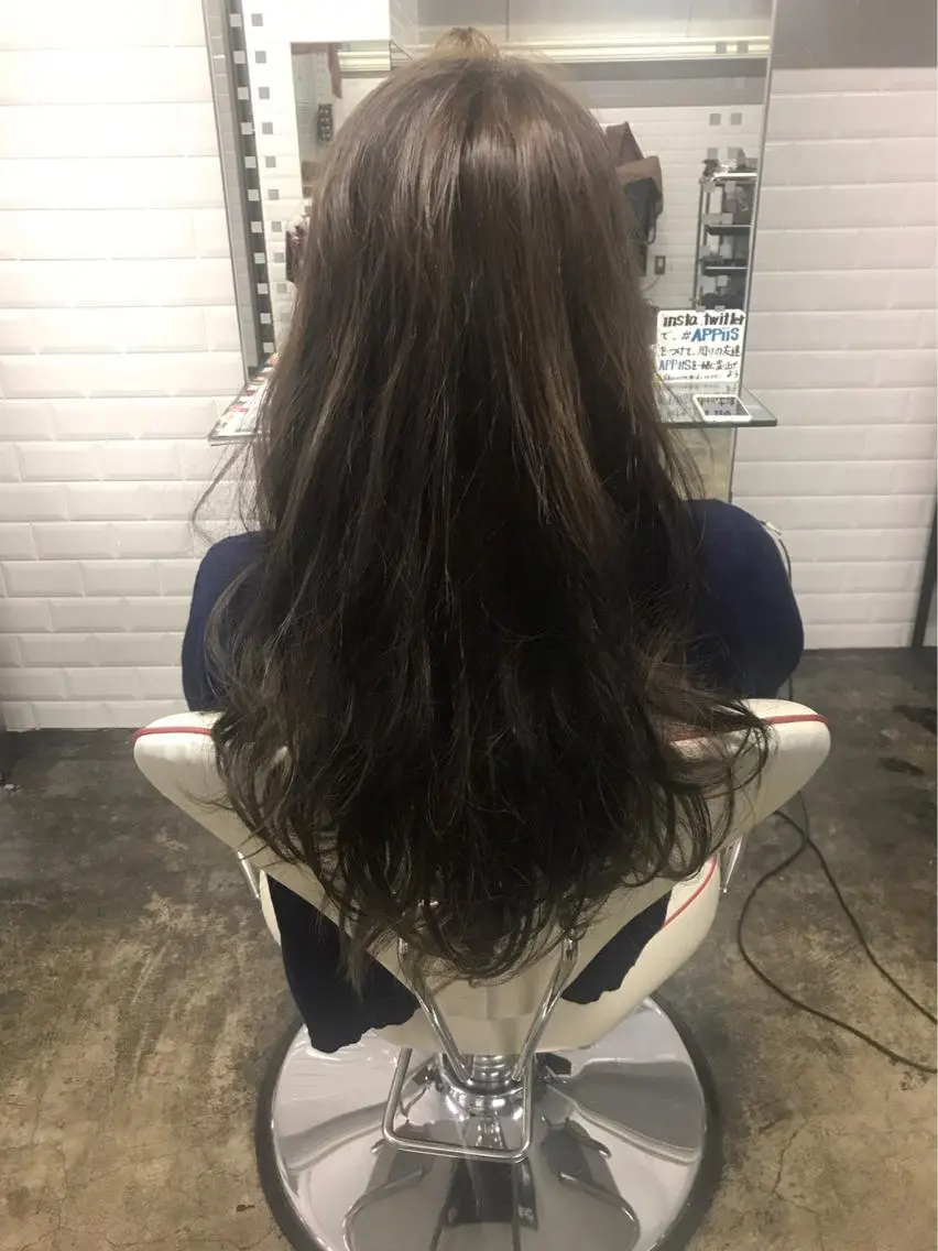 ロング レイヤーカット ロング ヘアカラー トリートメント 丸茂 聖名のヘアスタイル