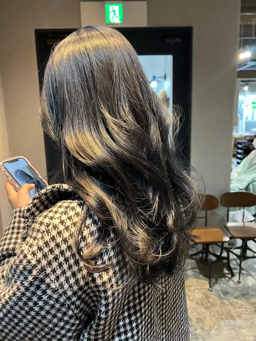 セミロング カラー ネイビーカラー カット 縮毛矯正 ツキノキ ミナのヘアスタイル
