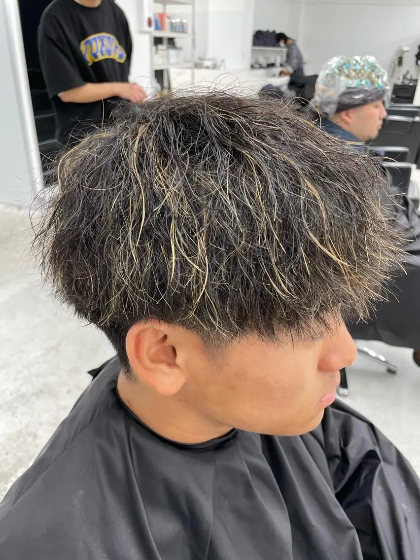 ミディアム カラー パーマ メンズ メンズハイライト ハイライトカラー ハイライト 【柏メンズパーマ職人 】店長 KAZUMAのヘアスタイル