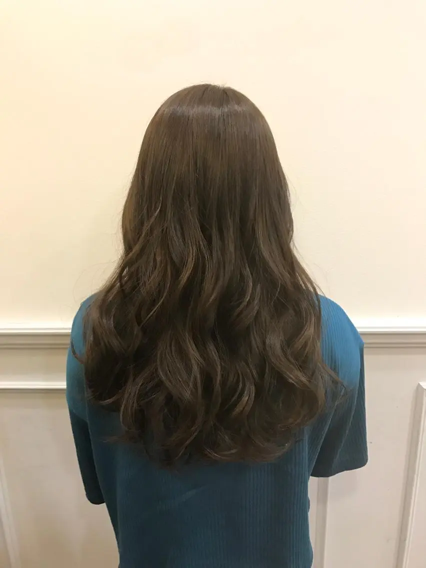 セミロング カラー アッシュ ベージュカラー ひろせ かなのヘアスタイル