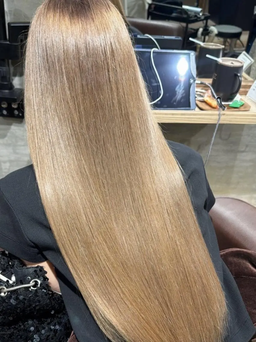 カラー ベージュカラー 透明感カラー ミルクティーベージュ スタッフ1 アシスタントのヘアスタイル