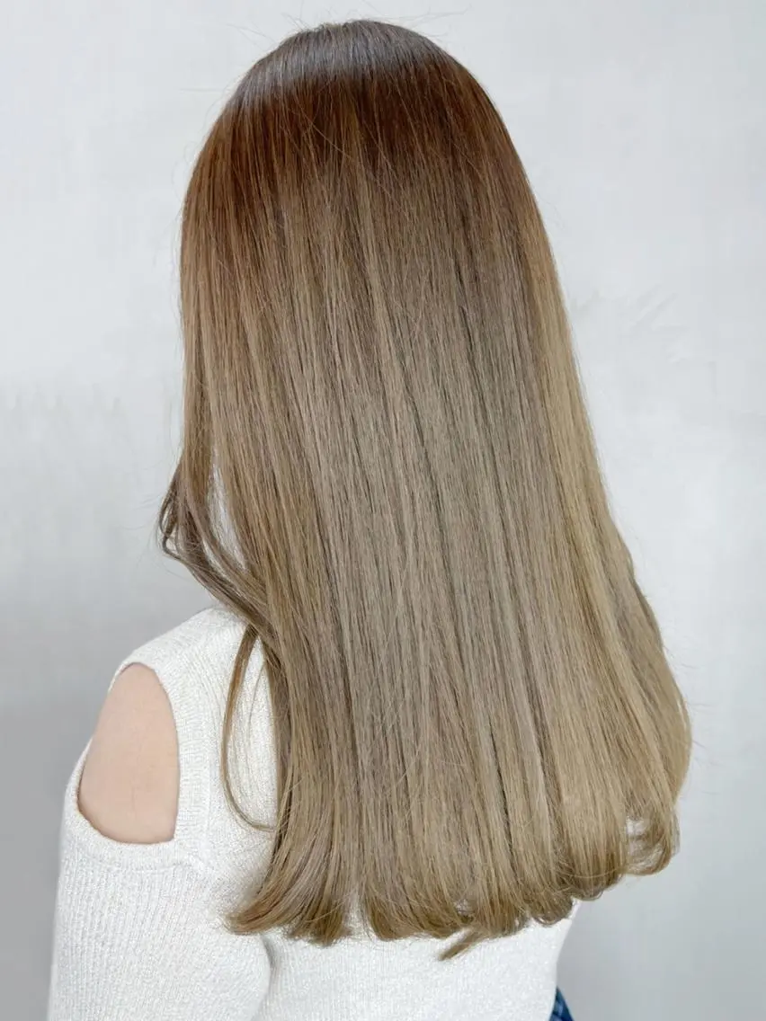 セミロング アッシュ ITbyALBUM 八王子店のヘアスタイル