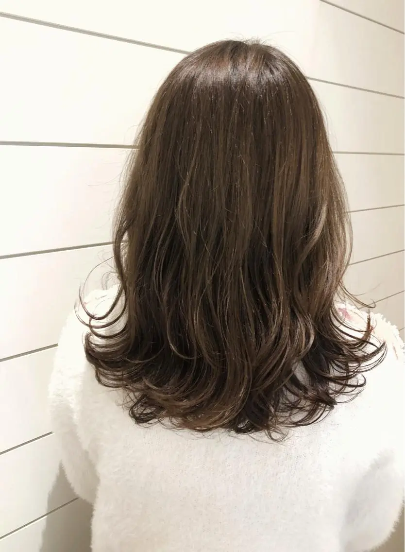 ミディアム カラー グレージュ 🍊新宿南口🍊 ERINAのヘアスタイル