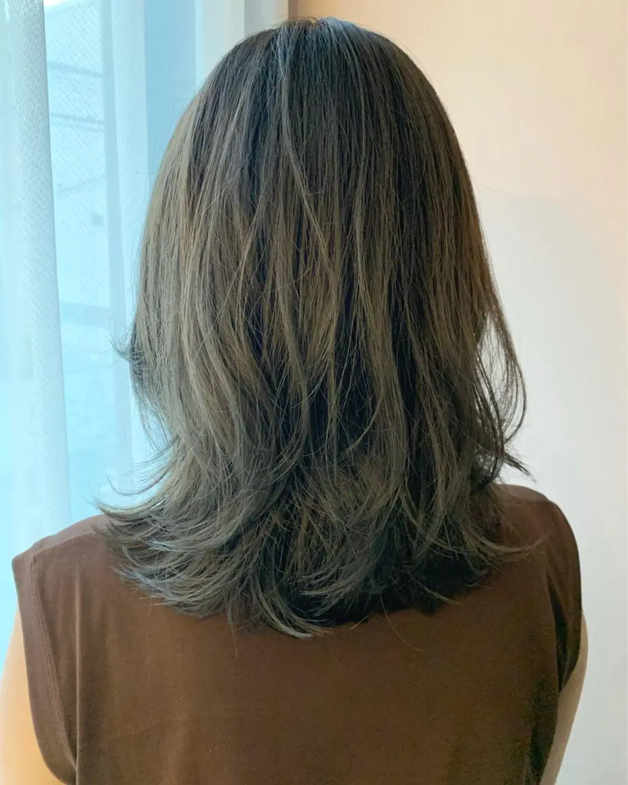 ミディアム カラー アッシュ ブリーチ オリーブアッシュ カット ヘアカラー トリートメント hubhair レイヤー/透明感のヘアスタイル