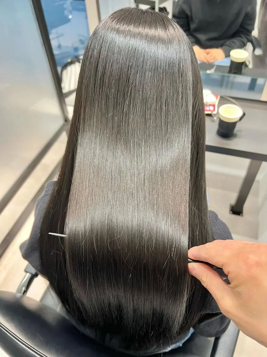 ロング カラー 黒髪 ブルーカラー ブルーブラック ブルージュ 縮毛矯正 縮毛矯正　野口 恵のヘアスタイル