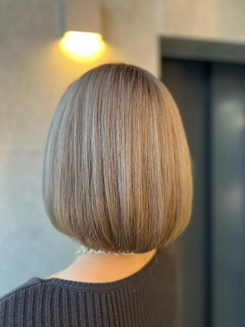 ショート カラー シールエクステ アディクシーカラー アッシュ バレイヤージュ ミストバング ヘアカラー 吉野 瑳桜のヘアスタイル