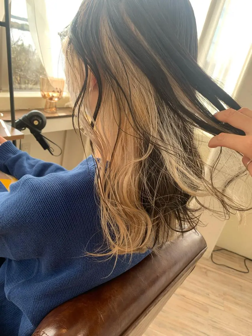 セミロング カラー 本間 結衣のヘアスタイル