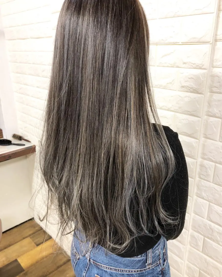 ロング カラー ハイライトカラー ハイライト ヘアカラー トリートメント famille ファミーユのヘアスタイル