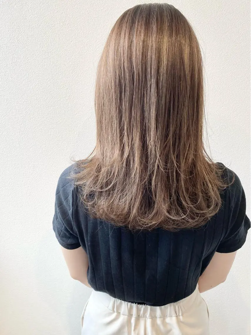 ミディアム カット ヘアカラー トリートメント MYRTLE TSUNODAのヘアスタイル