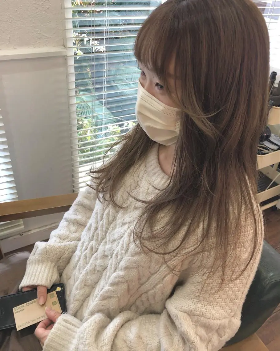 ロング カラー グレージュ ロング カット ヘアカラー 江原 彩華のヘアスタイル
