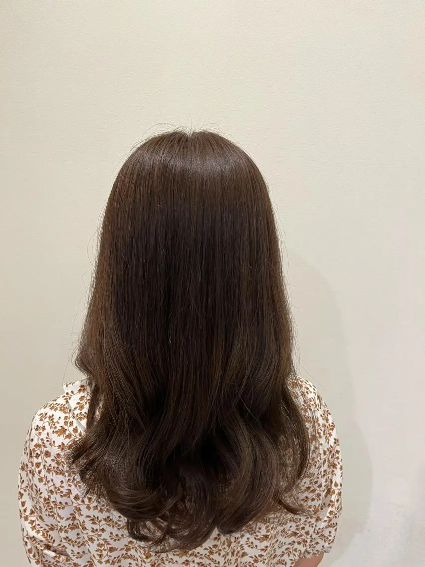 セミロング カラー ベージュカラー ブリーチ ブリーチなしカラー オリーブベージュ 椎名 紗愛のヘアスタイル