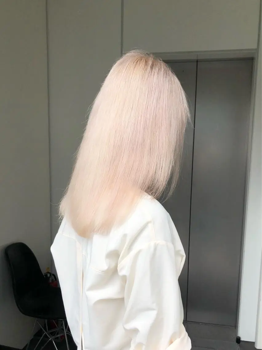 ミディアム 艶髪レイヤー/ ハイトーンKeitaのヘアスタイル