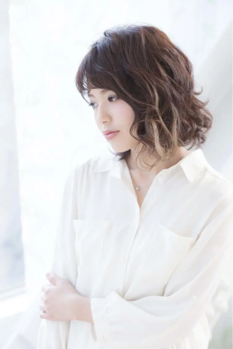 ミディアム カラー パーマ カット エクステ embrace エンブレイスのヘアスタイル