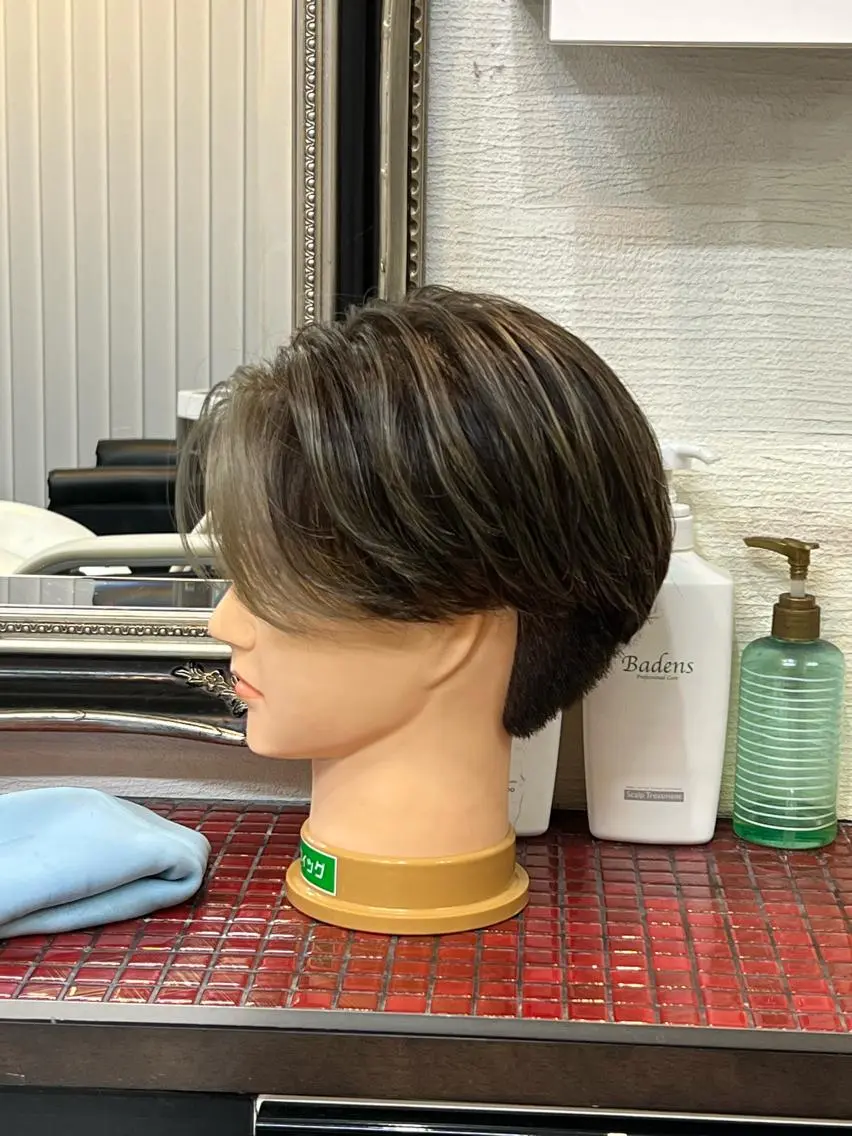 ショート カラー 二本木 秀成のヘアスタイル