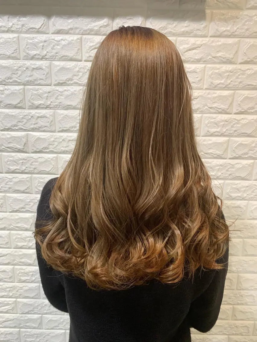 セミロング カラー ヘアアレンジ ベージュカラー ブリーチ オレンジ 🌿‬ ܸAir 透明感🌱西村知佳のヘアスタイル