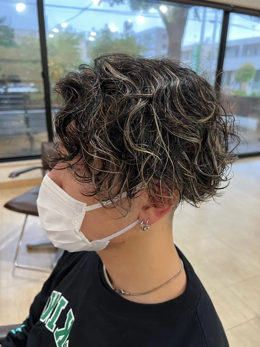 カラー メンズ メンズハイライト マンバンヘア ハイライトカラー 仕上がり満足度 No.1池田篤史のヘアスタイル
