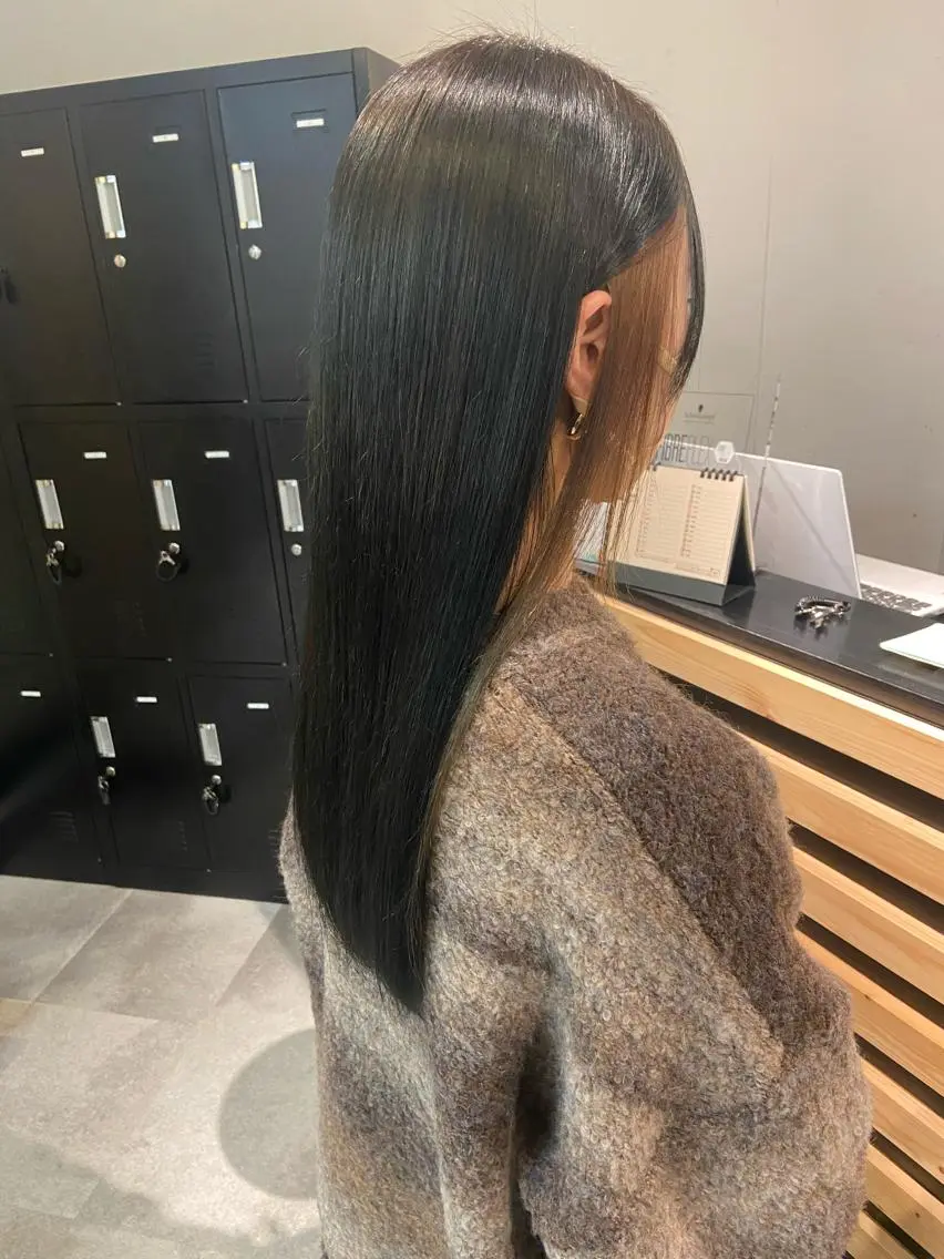 ミディアム カラー インナーカラー ヘアカラー トリートメント ウルフカット レイヤーカット上柿のヘアスタイル
