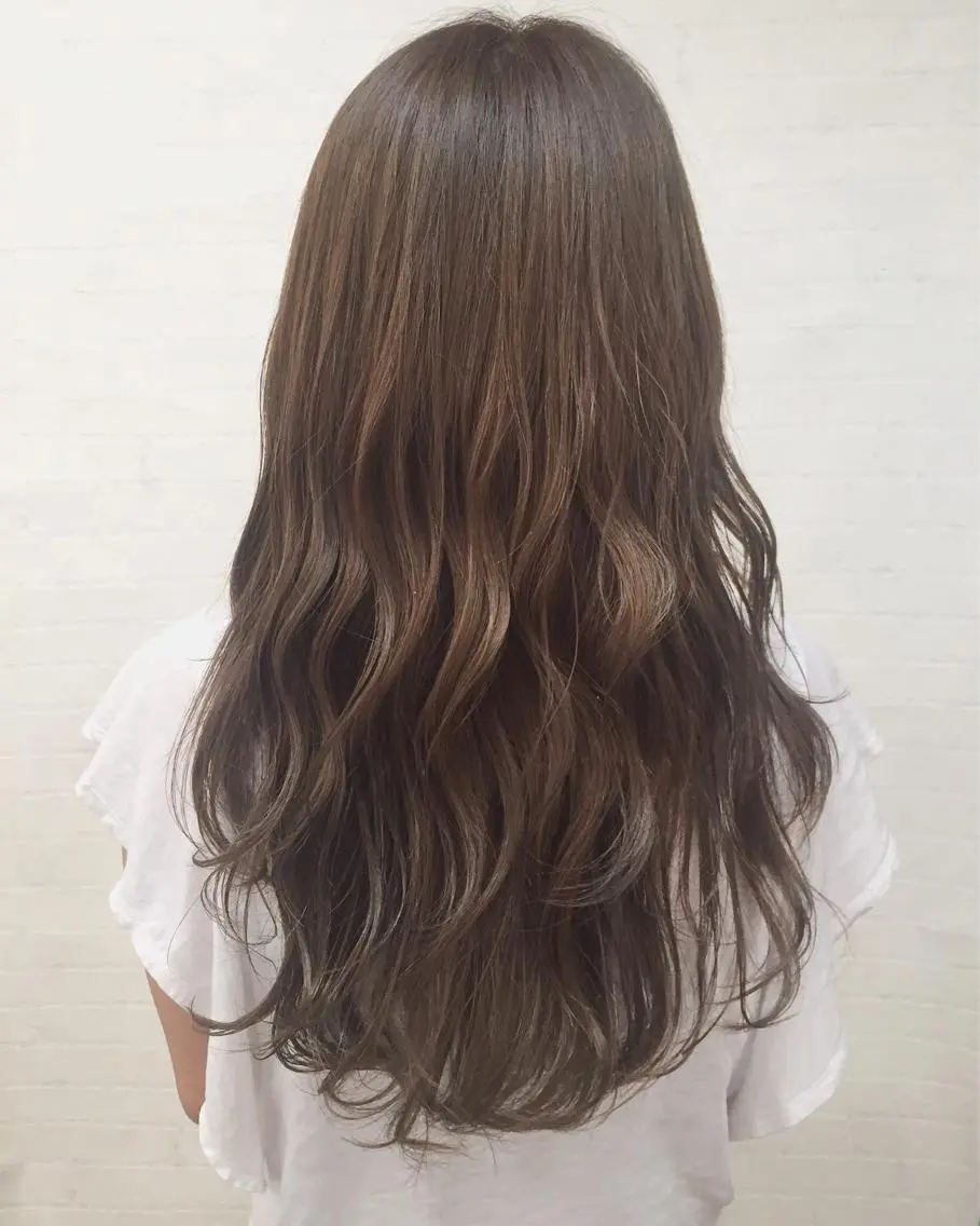 ロング カラー グレージュ 齋藤 咲のヘアスタイル