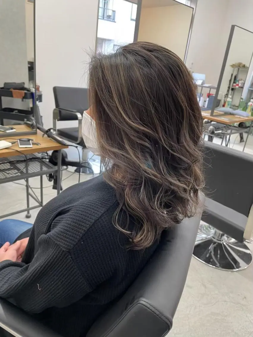 セミロング パーマ カラー ヘアアレンジ ネイル マツエク・マツパ アイブロウ ショートボブ セミロングパーマ バレイヤージュ ブリーチ ケアブリーチ カラー特化サロン大阪 ルービック江坂/新城のヘアスタイル
