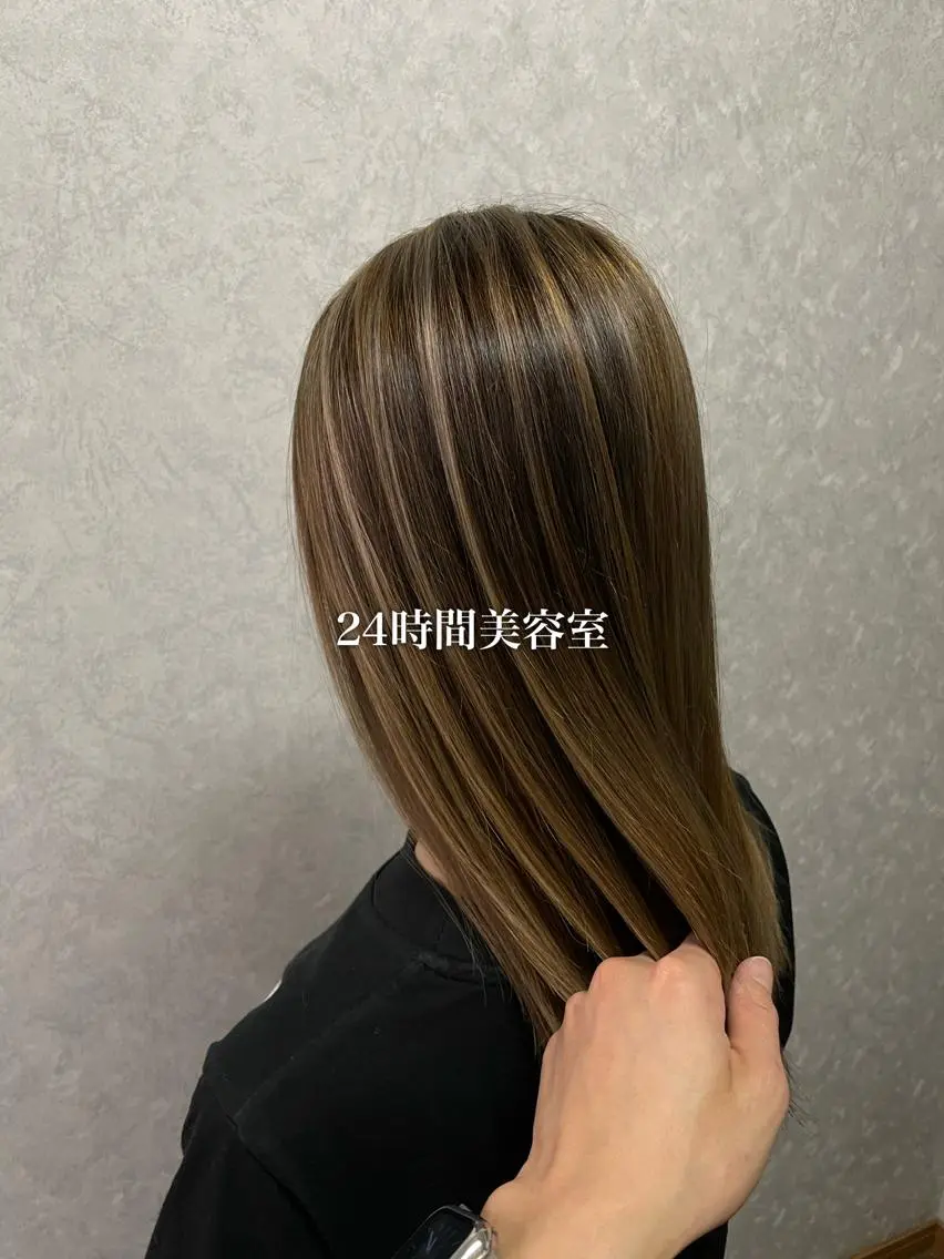 セミロング カラー バレイヤージュ レイヤーカット 深夜美容師 SHOEIのヘアスタイル