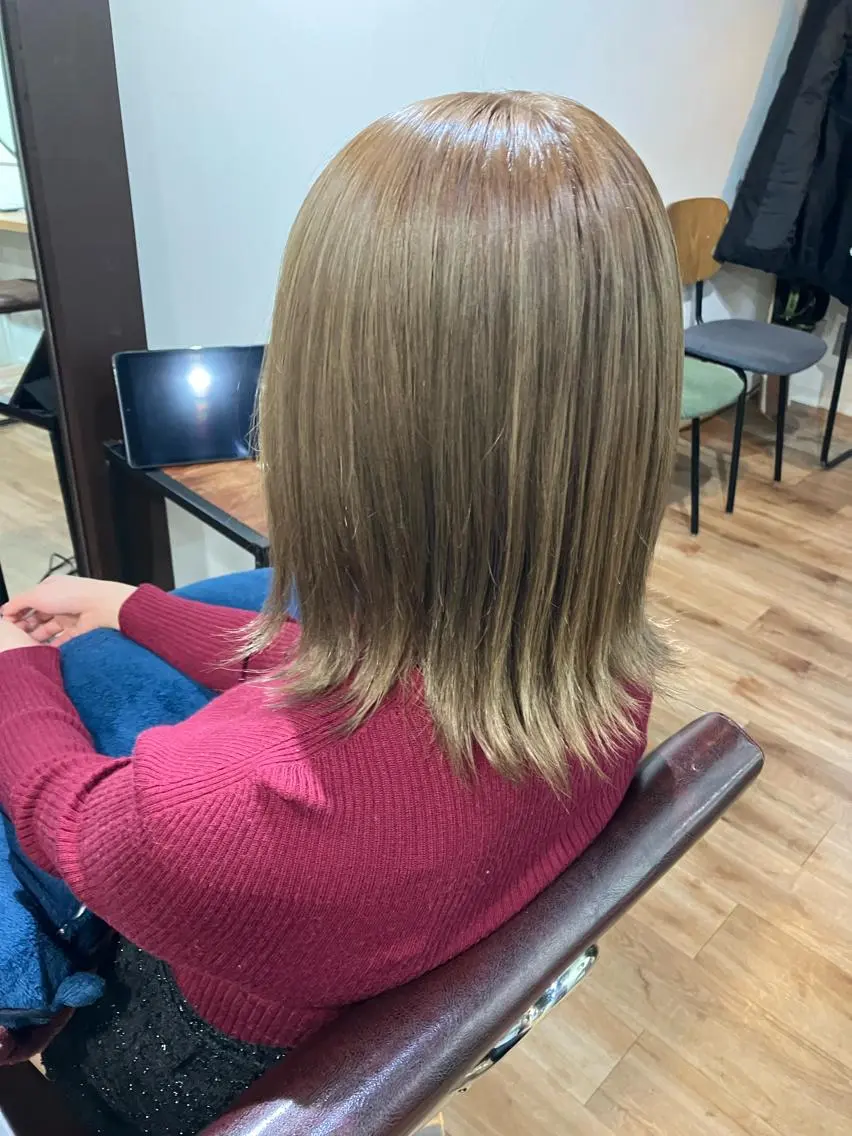 セミロング カラー ベージュカラー ブリーチ ミルクティーベージュ 🍀髪質改善、カラー TAICHI🍀のヘアスタイル