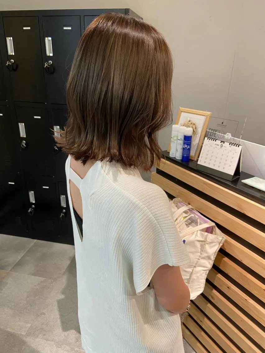 ミディアム カラー アッシュ ベージュカラー ボブ カット ヘアカラー トリートメント ウルフカット レイヤーカット上柿のヘアスタイル