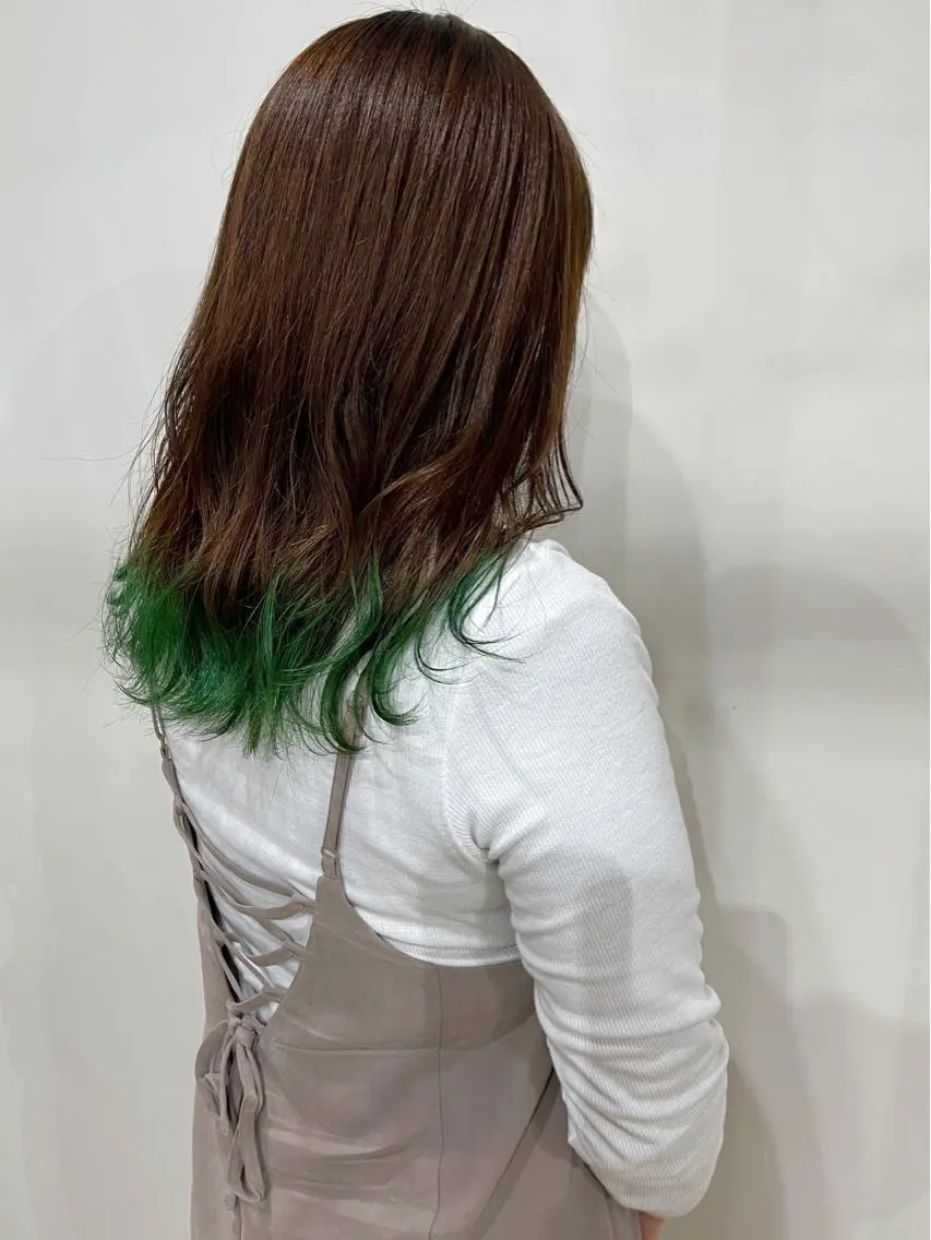 カラー ヘアカラー white.梅田 デザインカラー🦄のヘアスタイル