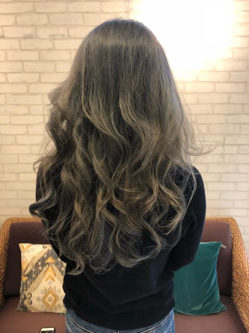 ロング カラー ヘアカラー トリートメント 浅川 実行のヘアスタイル