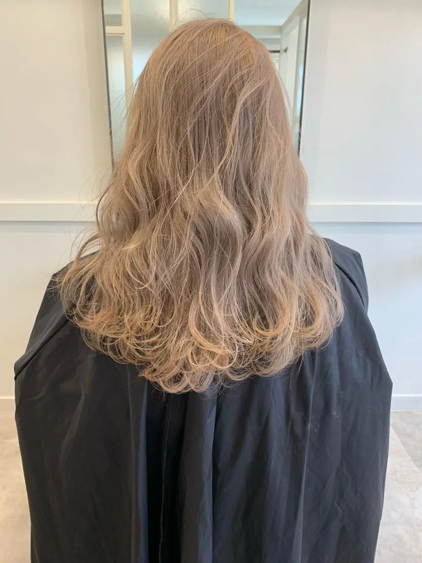 ロング カラー ヘアカラー 石井 彩乃のヘアスタイル