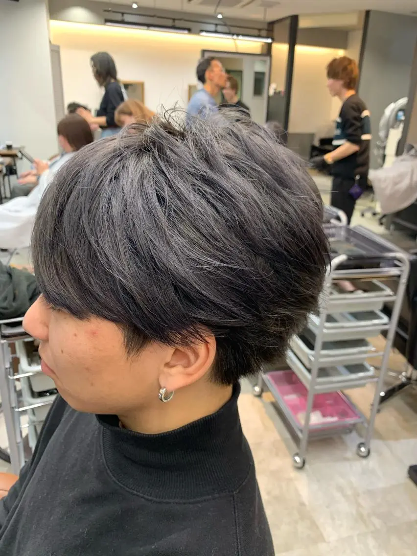 カラー メンズ シルバー 浦野 剛志のヘアスタイル