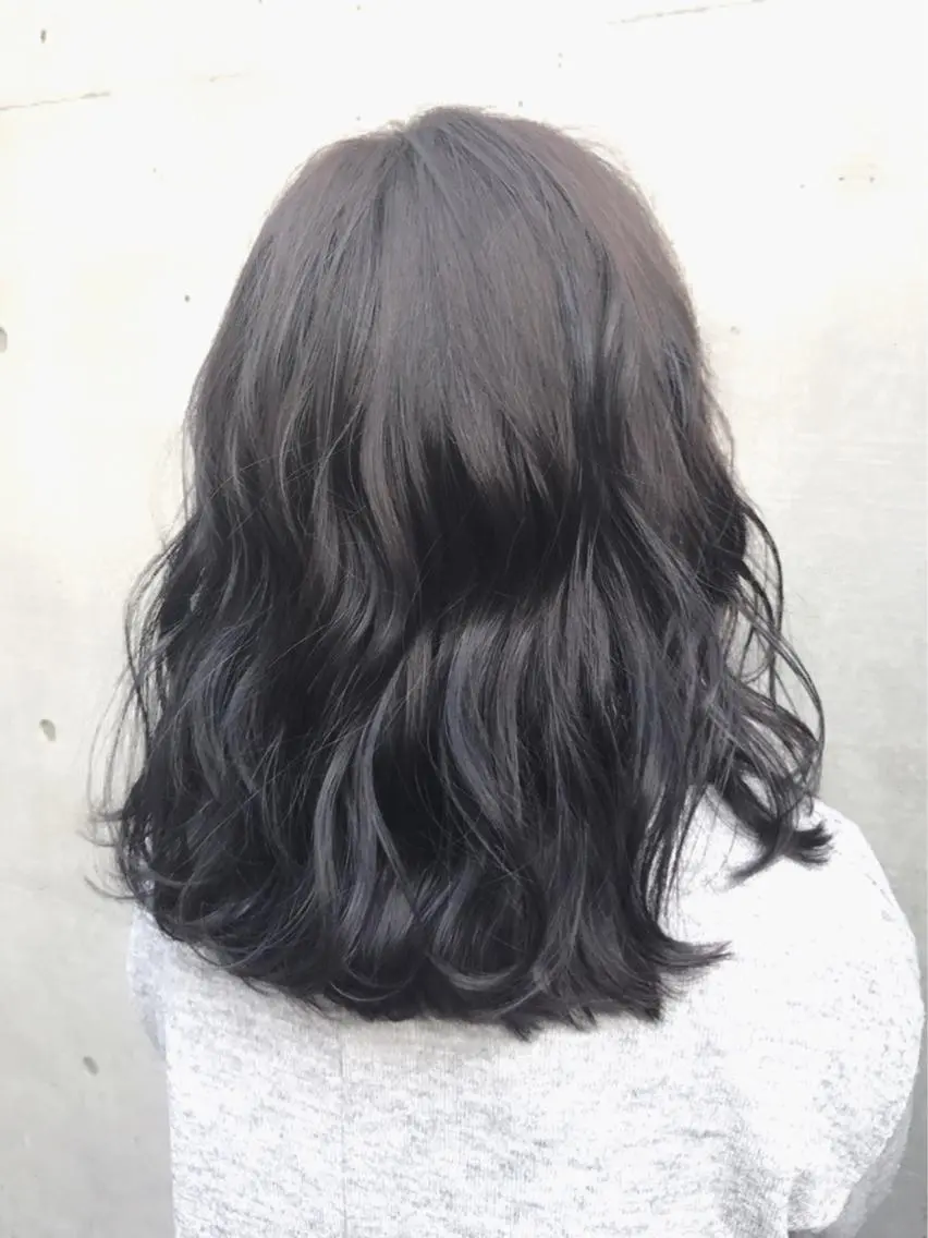 ミディアム カラー ブルーカラー ダークグレー ネイビーカラー 韓国ヘア🤍髪質改善 🇰🇷AKANEのヘアスタイル