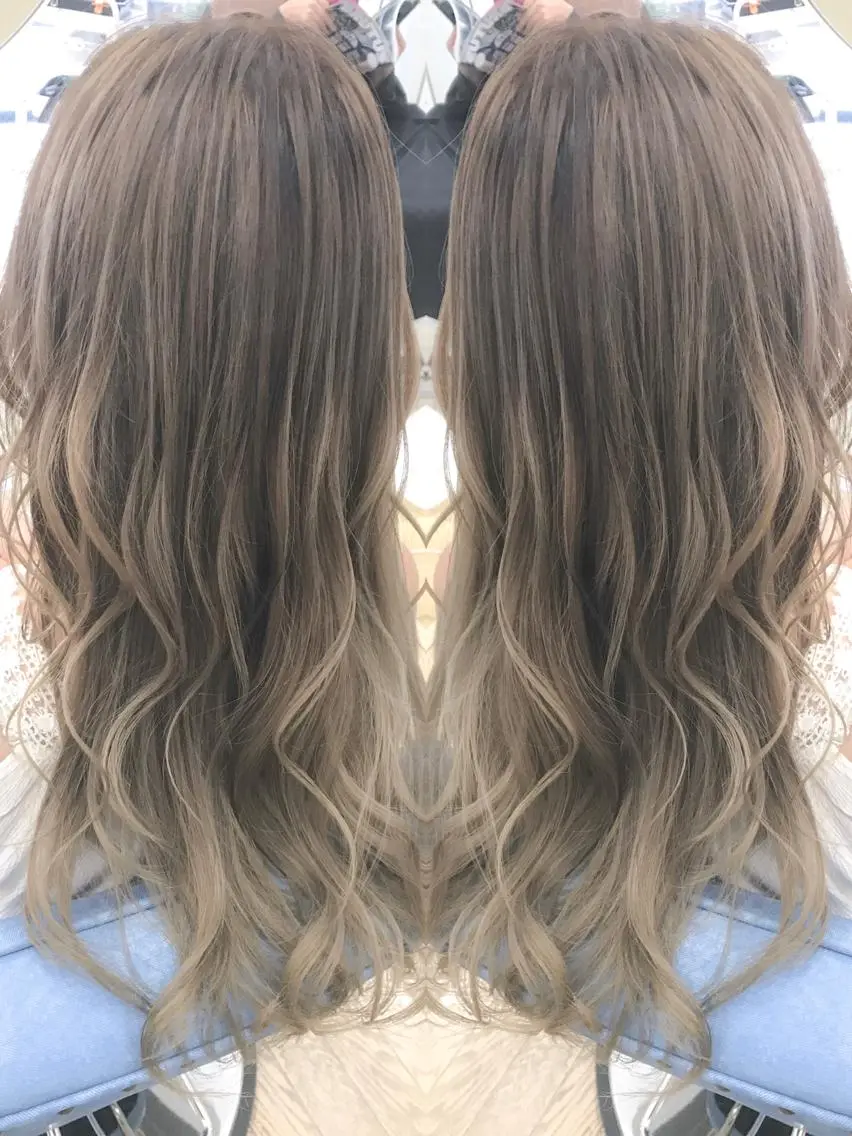 ロング カラー ヘアアレンジ グラデーションカラー グレージュ 松井 敬太郎のヘアスタイル