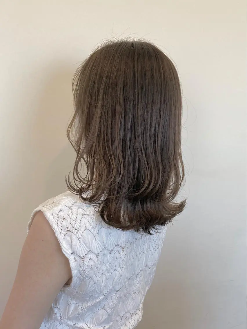 セミロング レイヤーカット ヘアカラー 梅山 美侑のヘアスタイル