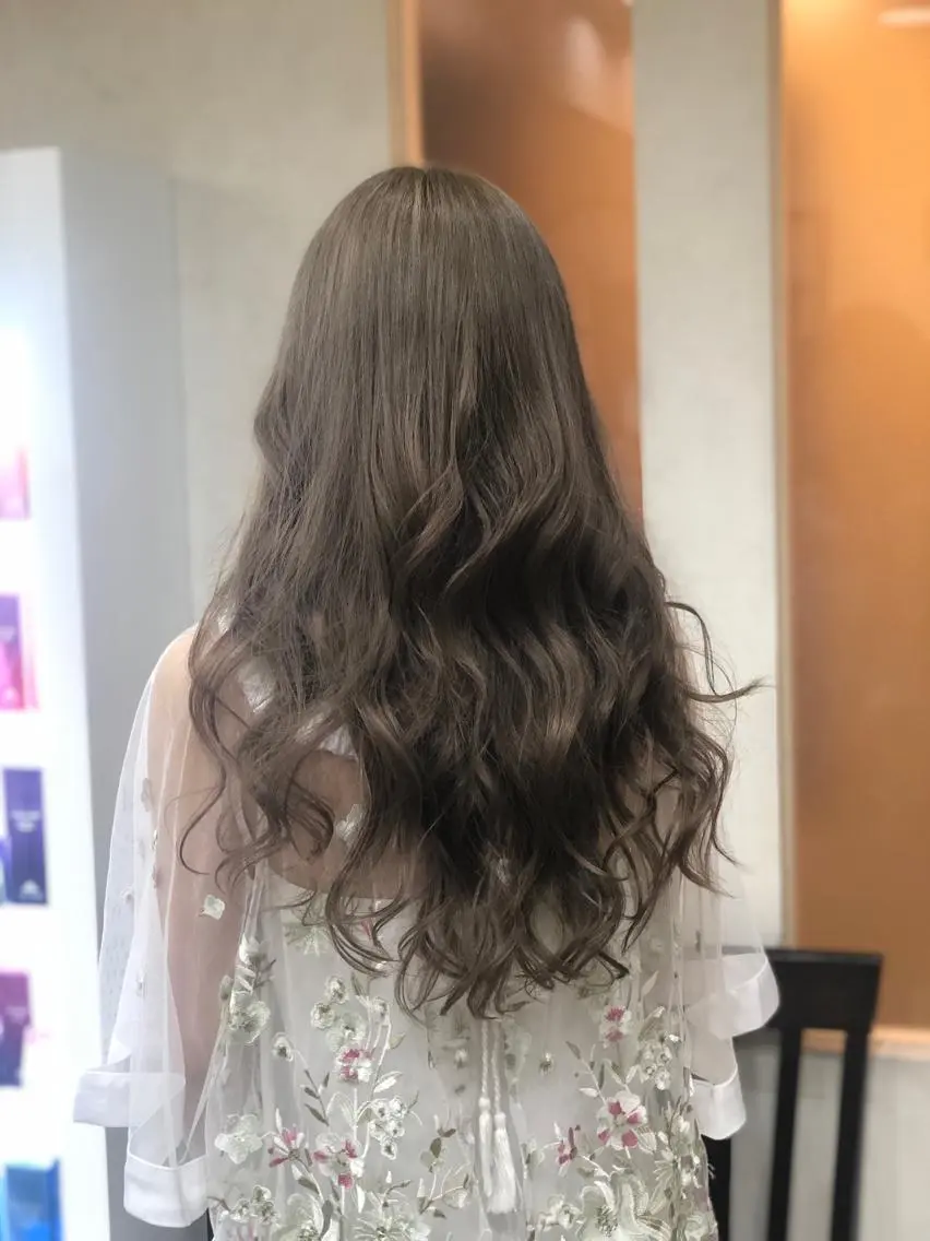 ロング カラー ベージュカラー ミルクティーベージュ 【ニュアンスカラー・ 髪質改善】スズキカナのヘアスタイル