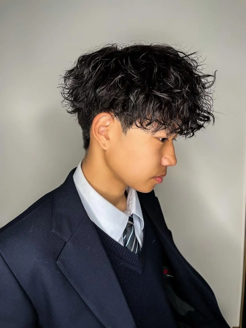 ショート カラー パーマ メンズ スペインカール カット パーマ 🔥メンズ極🔥韓国 シャドウ/波巻き柿崎のヘアスタイル