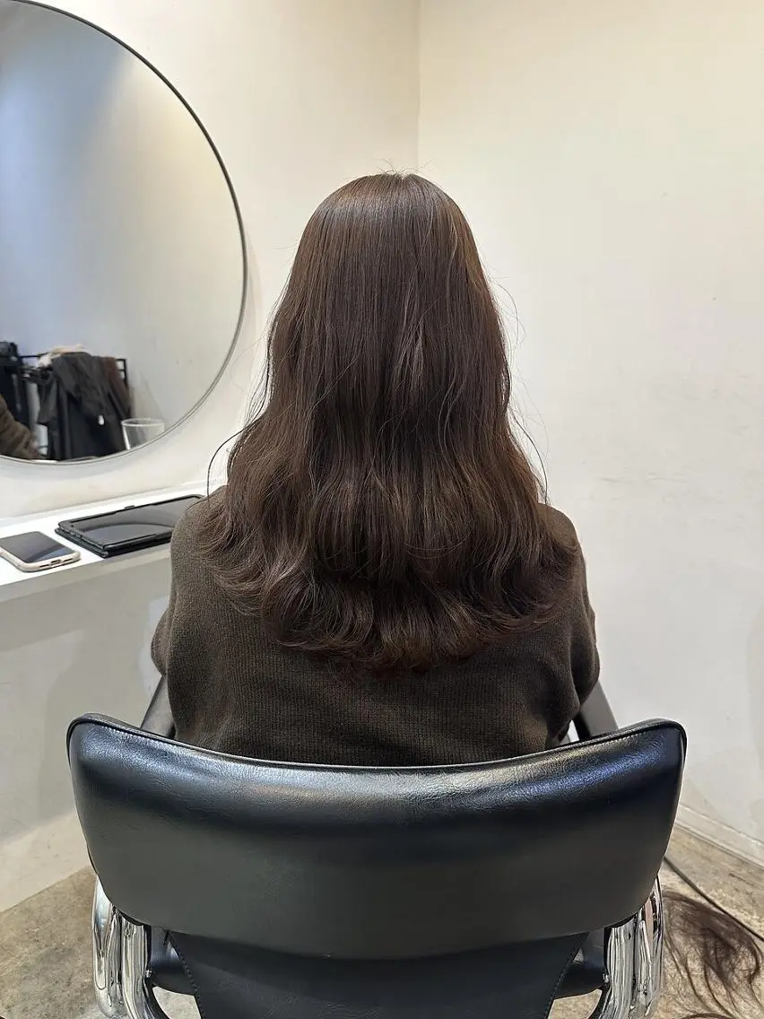 ミディアム カラー ミディアムパーマ アッシュ バレイヤージュ ベージュカラー ブリーチ カット ヘアカラー CEINEloq 学芸大学のヘアスタイル