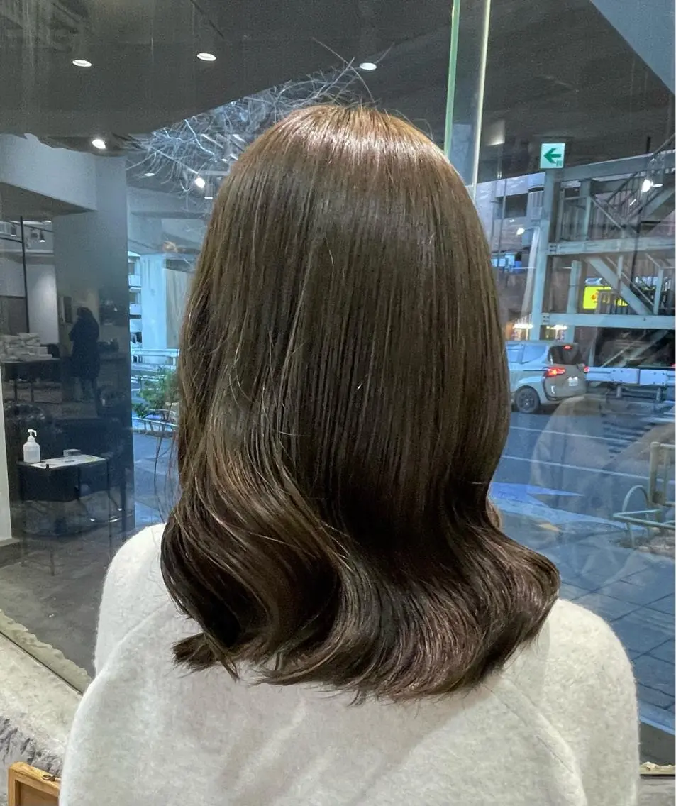 セミロング カラー ベージュカラー オリーブベージュ 松田 真央のヘアスタイル