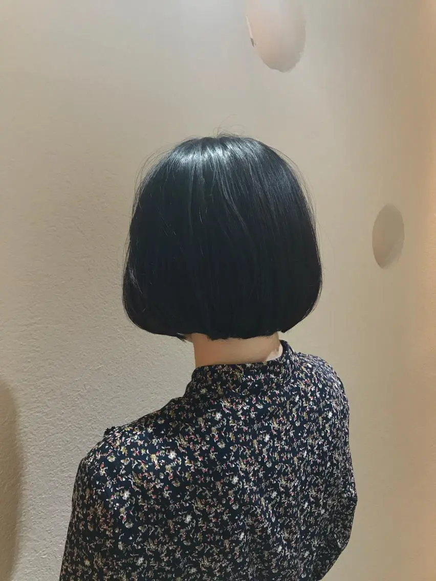 ミディアム ウルフカット/吉村 桃子のヘアスタイル