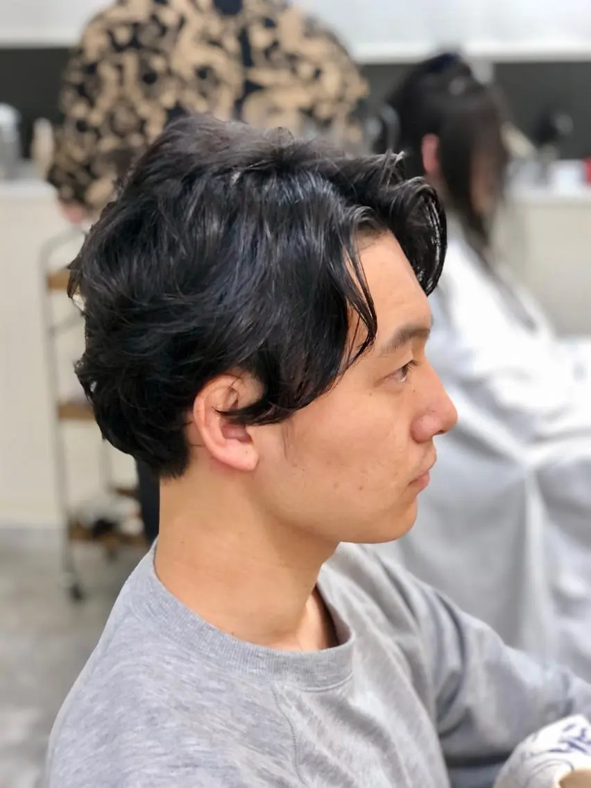 パーマ メンズ センターパート メンズパーマ カット パーマ トリートメント H by Real meのヘアスタイル