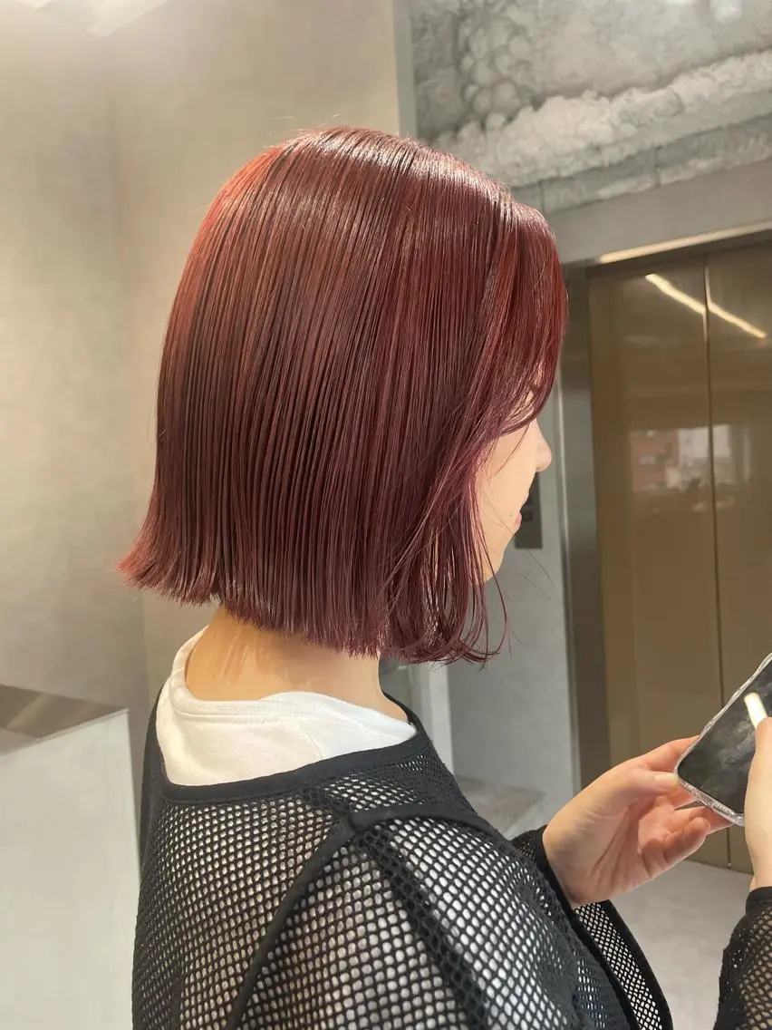 ミディアム カラー カシス レッドカラー yui/ layer cutのヘアスタイル