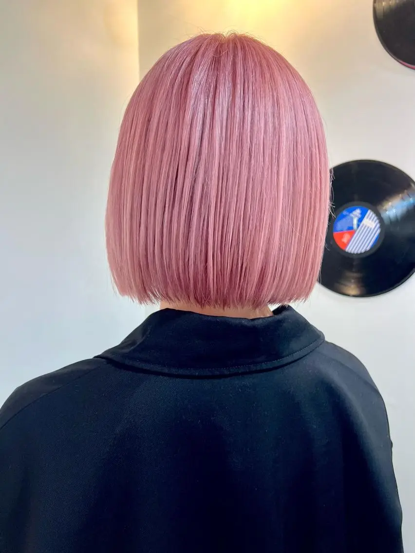 ショート カラー ヘアアレンジ ヘアカラー 🧨ブリーチー×ボブ レイヤー💎じゅえるのヘアスタイル