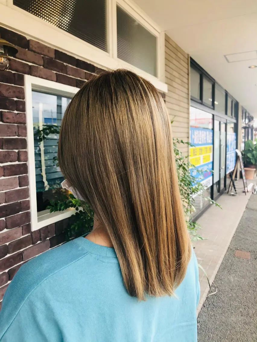 カラー アズグロウヘアー福本 明里のヘアスタイル