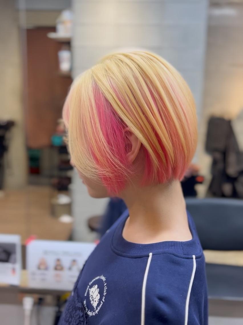 ショート カラー ブロンド デザインカラー インナーカラー ピンクカラー ボブ ヘアカラー edge.下北沢 相場堅弥のヘアスタイル