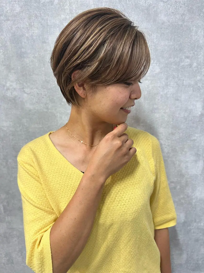 ショート 切りっぱなしボブ ショートボブ ハンサムショート 丸みショート アッシュ カット ヘアカラー トリートメント モテ髪/ボブ/ショー ト/アダチフウトのヘアスタイル