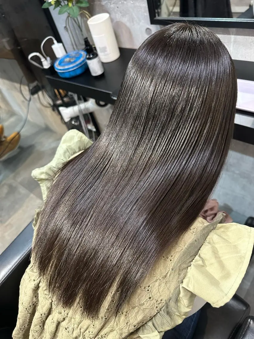ロング TAKAMI 髪と爪を同時に施術のネイルデザイン
